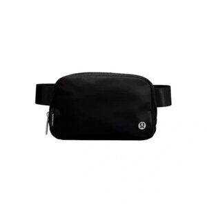 NWT - Lululemon Everywhere Belt Bag, Black - 1L